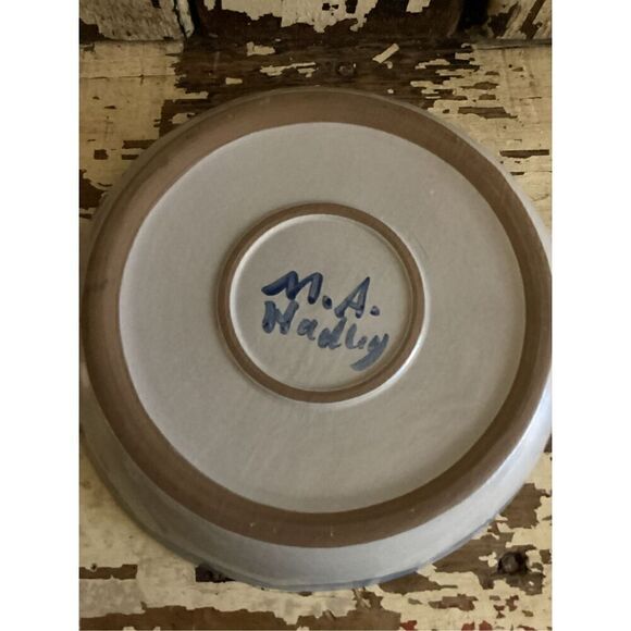 M.A Hadley Pie Plate Pottery ‘The Way To A Mans Heart’ Signed 9.5” Round - Picture 4 of 6